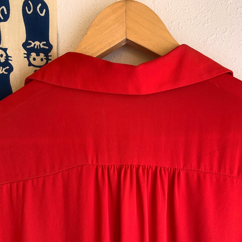 Red blouse - Picture 4 of 6